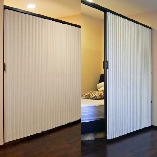 ONNA BANDUNG ACCORDION DOOR Accordion Door (NEW), pintu partisi untuk penyekat/pemisah ruangan yang berdesain gelombang (wavy fabrics) dengan komponen - komponen yang berkualitas tinggi (dapat dipasang sesuai pesanan custom). Pintu dibuka dengan cara digeser dan tidak berisik (silent), memiliki efisiensi pendingin ruangan dari sirkulasi udara (membuat sirkulasi udara di ruangan lebih baik) untuk Grand Series. Cocok digunakan di ruangan - ruangan yang butuh pemisah/penyekat seperti kamar tidur, kamar tengah/keluarga. 