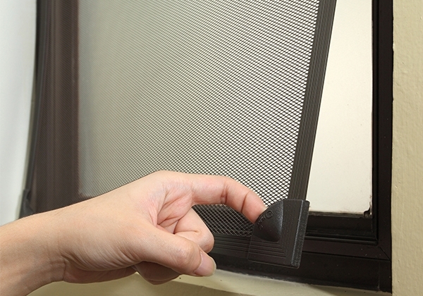 ONNA BANDUNG MAGNETIC INSECT SCREENS Magnetic Insect Screen, salah satu produk dari ONNA untuk dipasang di jendela - jendela, ventilasi, pintu - pintu, dll sebagai pelindung/penahan masuknya serangga pengganggu seperti nyamuk, lalat, dll. Terbuat dari bahan alumunium, mesh stainless steel, mesh fibreglass, mesh miniflex. Memiliki daya tahan terhadap kerusakan tinggi, tahan lama, mudah dibersihkan, anti karat & lembab. Penempelan berbahan magnet (Magnetic) dan karet (Rubber) ke dalam rangka untuk pemasangan. Anti Nyamuk Tanpa Bahan Kimia Berbahaya, udara segar tetap bersirkulasi, aman & sehat.
