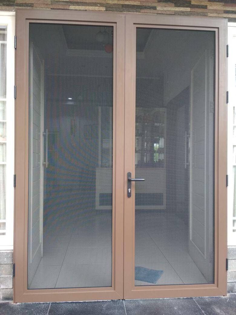 ONNA BANDUNG PINTU & JENDELA KASA BAJA Pintu & jendela kasa baja Onna kini hadir dengan bentuk dan design yang sangat mewah tidak mengunakan tralis, anti karat dan anti jebol karena dilengkapi dengan sistem kunci triple lock yang sangat aman.