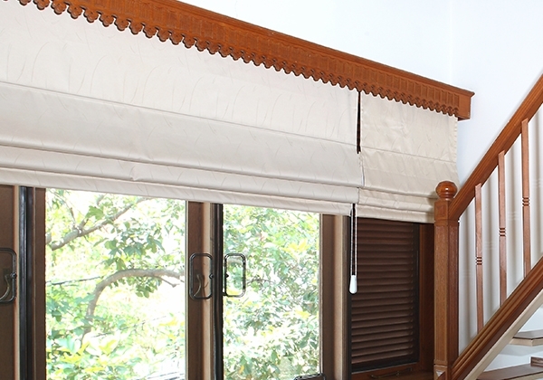ONNA BANDUNG ROMAN SHADES BLINDS Roman Shades Blinds, salah satu produk Blinds ONNA yang bernuansa klasik, elegan, indah dan menawan dengan pilihan bahan kain berkualitas tinggi Black Out, Deluxe, & Semi Black Out. Berfungsi sebagai penutup jendela sekaligus dekorasi yang elegan, menambah suasana keindahan ruangan - ruangan interior rumah anda. Tersedia pilihan produk manual & motorized (digerakkan motor elektrik) bergaransi dan terjamin.