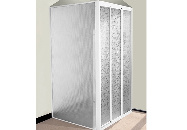 ONNA BANDUNG SHOWER SCREEN Shower Screens Onna adalah produk untuk dipasang di kamar mandi khususnya area pancuran air, berfungsi sebagai penghalang pandangan dan air sehingga menjaga privasi saat mandi juga membuat percikan air di pancuran air lebih tertutup dan tidak menyebar (tidak basah). Terbuat dari bahan tahan temperatur tinggi & tekanan sehingga tidak mudah rusak. Tersedia dalam berragam Tipe & pilihan warna frame serta glass screen panel.