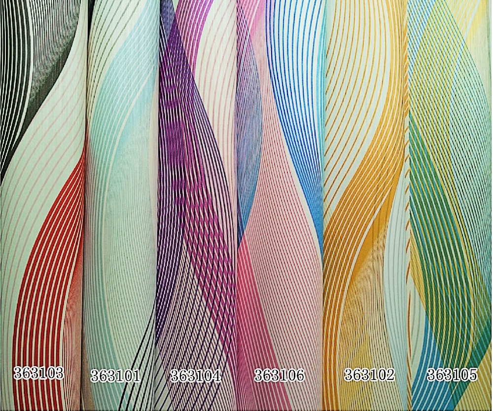 ONNA BANDUNG WALLPAPER CHIC GEOMETRY Wallpaper Onna terbuat dari kertas vinyl. Jenis wallpaper ini terdiri dari kertas cetak yang dilapisi dengan vinyl berlapis. Ini adalah jenis wallpaper yang paling umum digunakan saat ini, karena daya tahannya yang tinggi. Semakin tebal lapisan pelapis vinyl, semakin tahan lama wallpaper tersebut. Kertas vinil dapat digunakan di dapur dan kamar mandi, karena dapat menahan uap, juga bisa dicuci sehingga memudahkan perawatan. Keunggulan Wallpaper Onna adalah motif gambar & pola yang bervariasi dengan tekstur, tema gambar gaya klasik, natural, modern, artistik, colorful, dan masih banyak lagi, serta pemakaian yang tahan lama, warna tidak mudah pudar, dan berkelas.  